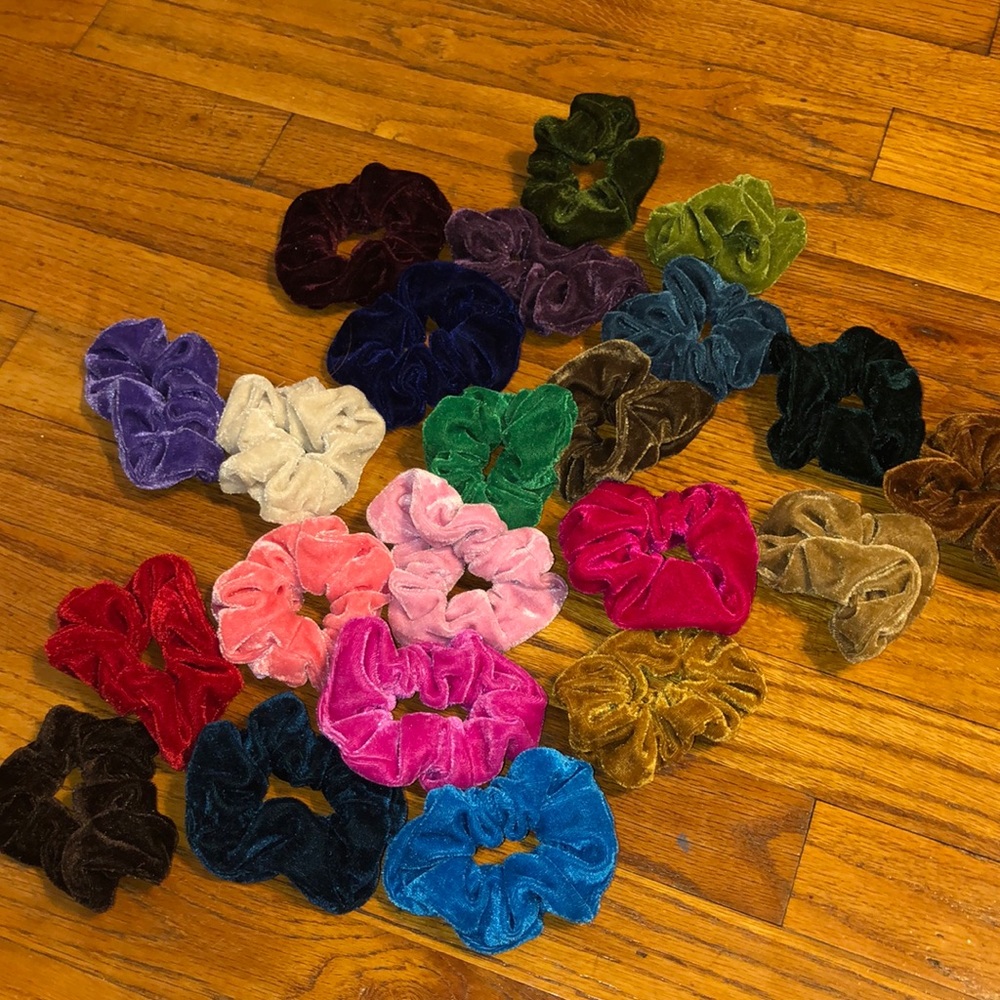 22 VELVET SCRUNCHIES ❤️💛🧡💙